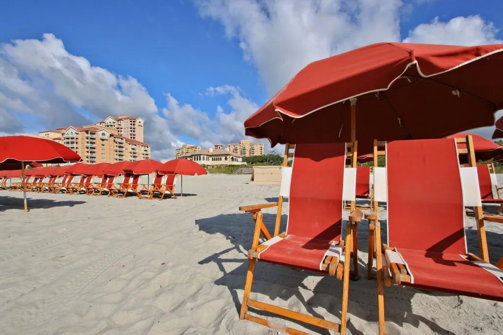 Beach Chairs-Umbrellas-Orbitz-Hi-min
