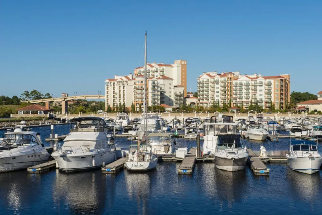 Exterior-Marina-Boats-Marina Inn-Lstar credit-Hi-min