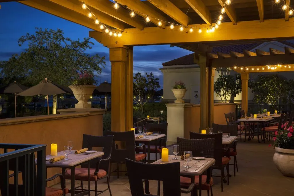 WaterScapes-Patio-Dusk-min