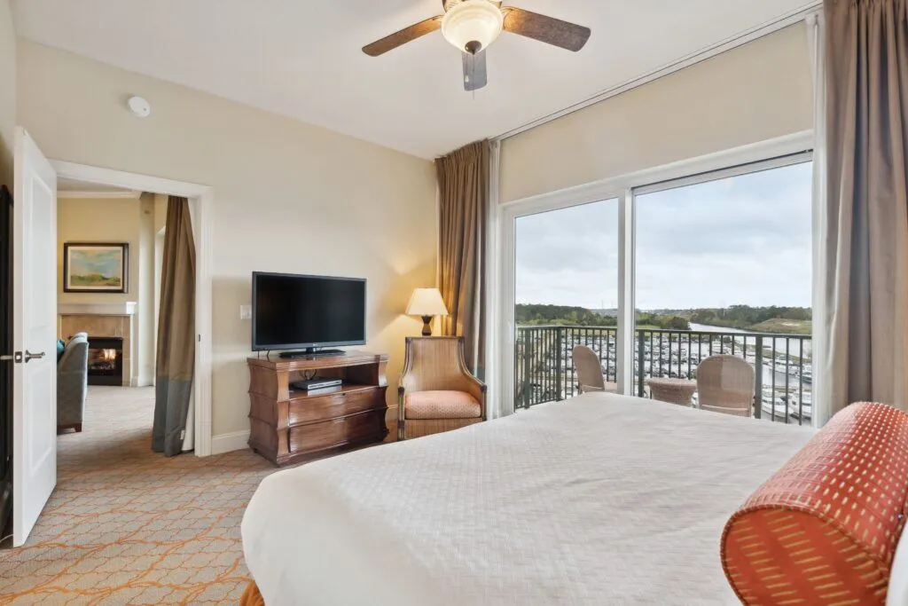 2 or 3 Bedroom-King+View-min