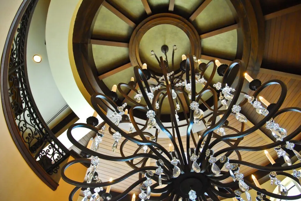 Stairwell Chandileer-Hi-min