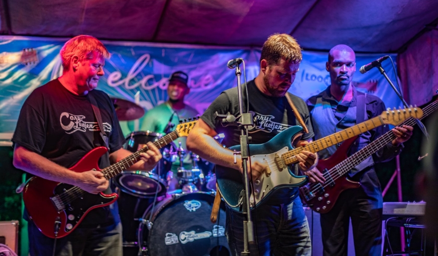 A lively band performs at Myrtle Beach Nightlife's Murphy’s on the Beach during a vibrant music festival.