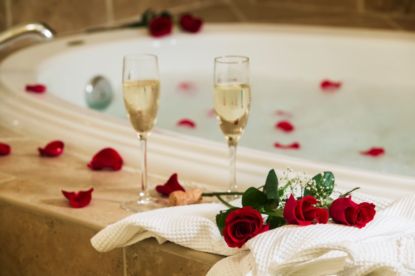 Marina Inn spa tub