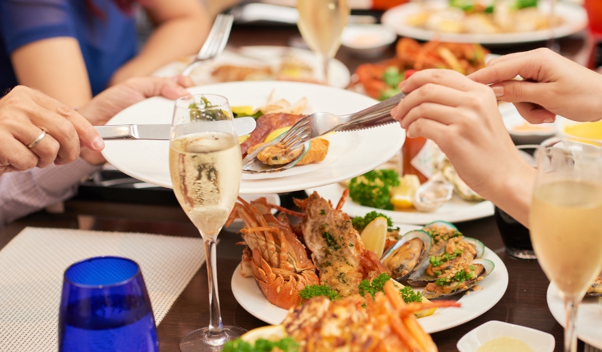 A group of people enjoying seafood and drinks at a restaurant in Myrtle Beach during January.